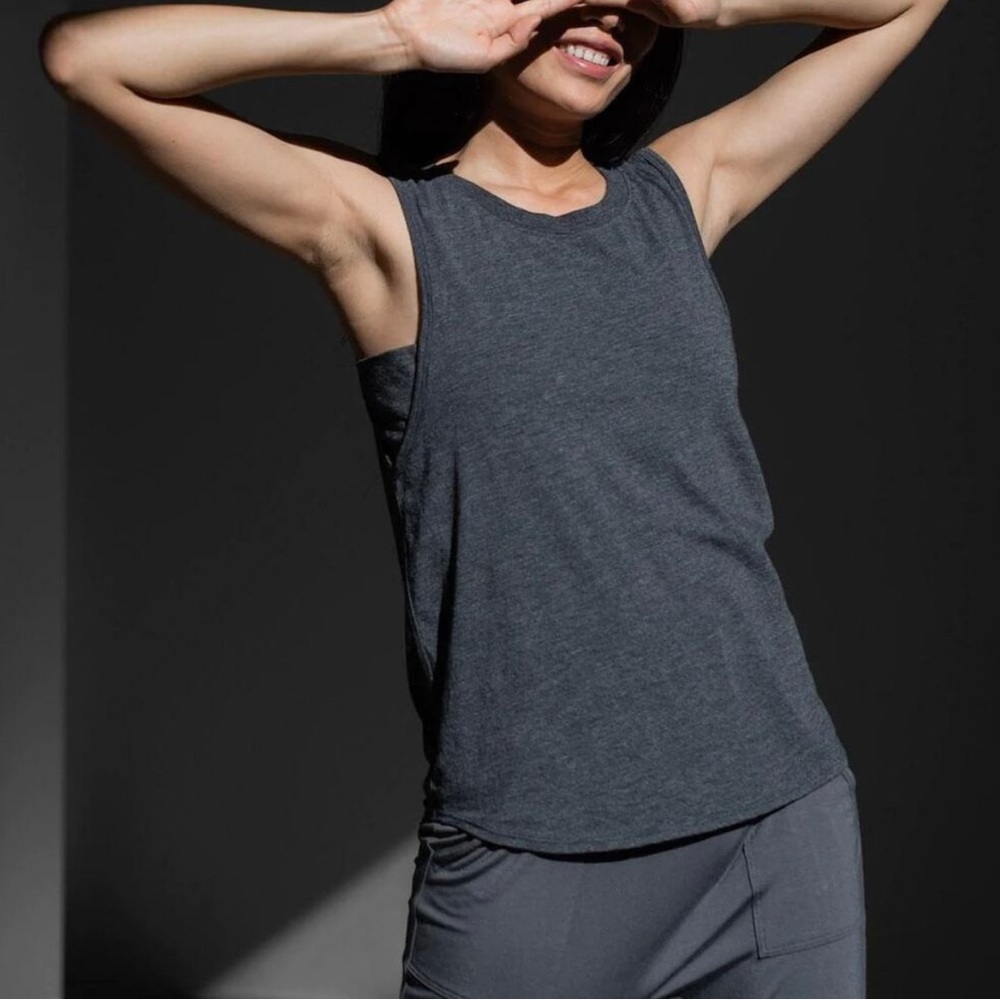 *Flawed Lunya heathered gray Women’s small tank